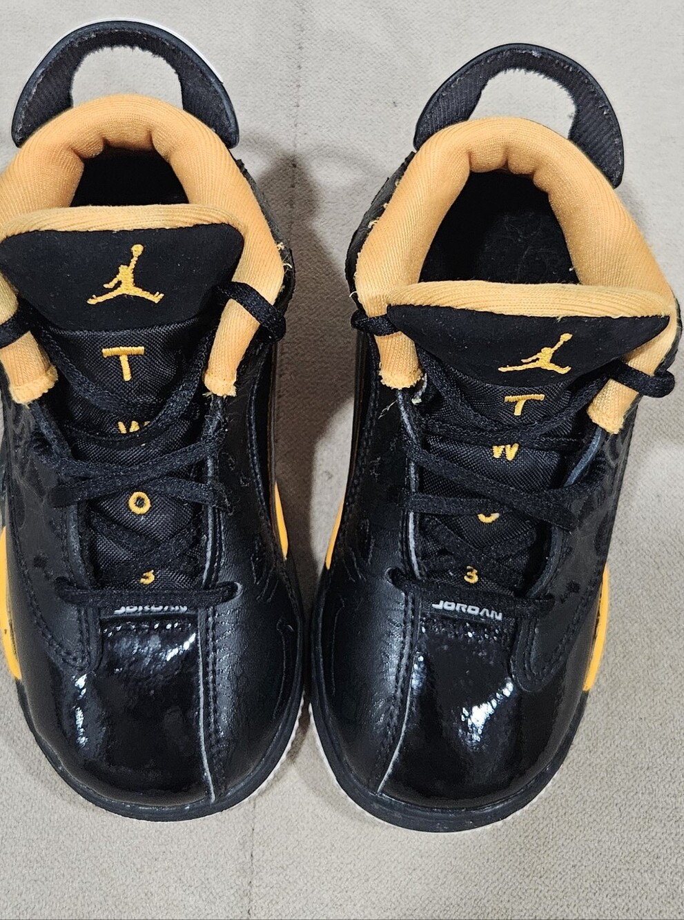 Jordan Dub Zero high-top sneakers feature the signature Jumpman Size 8c